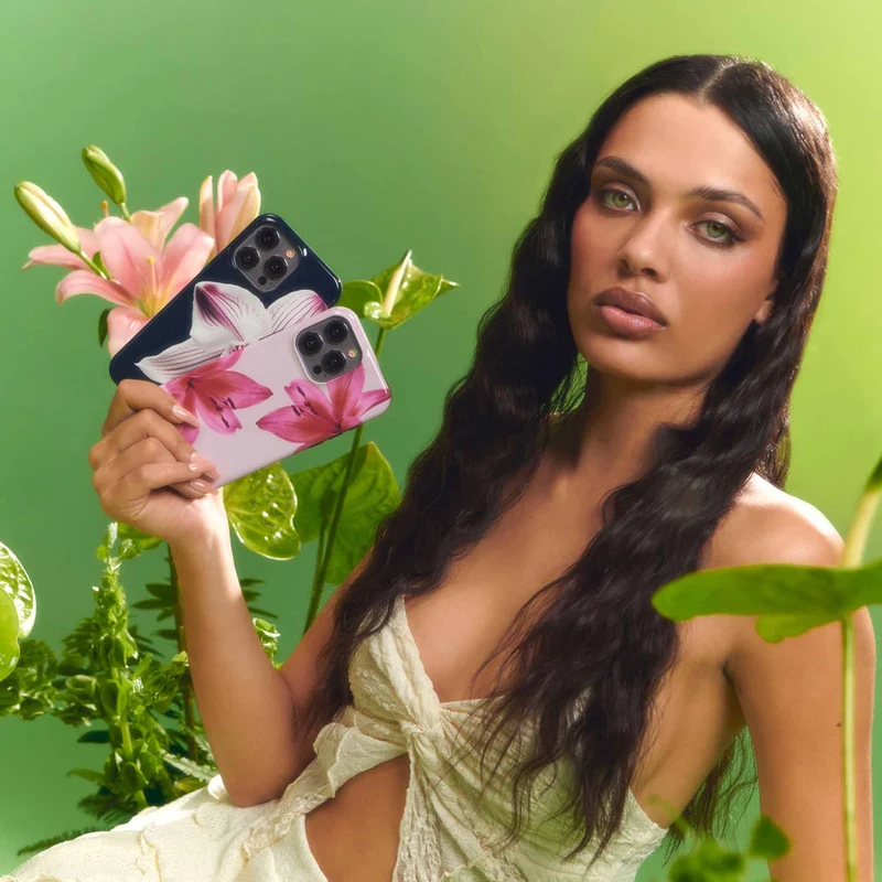 Burga Fragile Beauty - Apple iPhone 17 Pro Max Tough MagSafe Case - 4140663