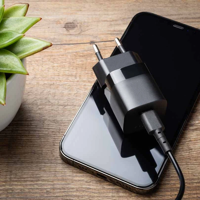 FIXED Super Fast Mini Home Charger USB-C PD 25W Black - 8014586