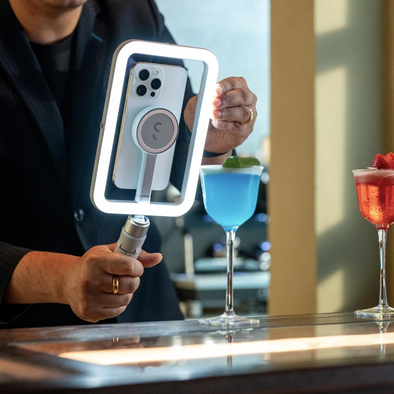 Shiftcam SnapStudio LED Light Frame with battery MagSafe-compatible Greige - 9350693