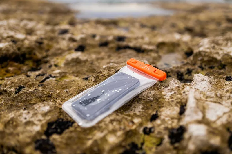 FIXED Float Waterproof Bag for Smartphones up to 6.8