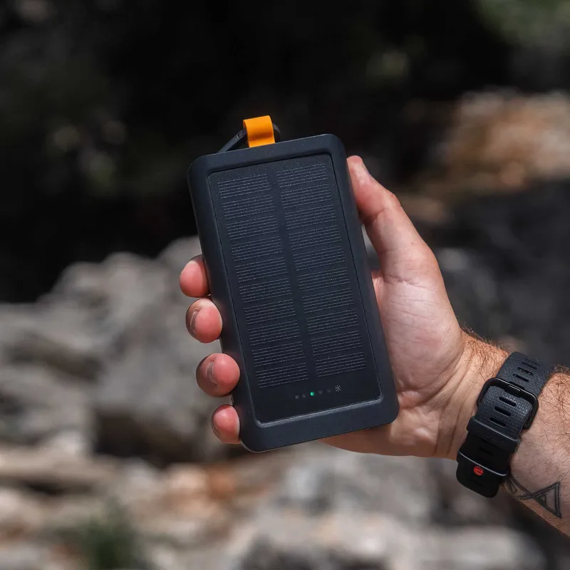 Xtorm Solar USB-A/C Power Bank 10.000mAh/20W with Flashlight Black - 9510355