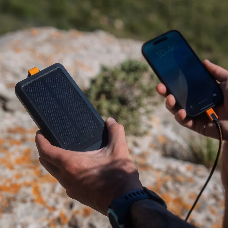 Xtorm Solar USB-A/C Power Bank 10.000mAh/20W with Flashlight Black - 9510355